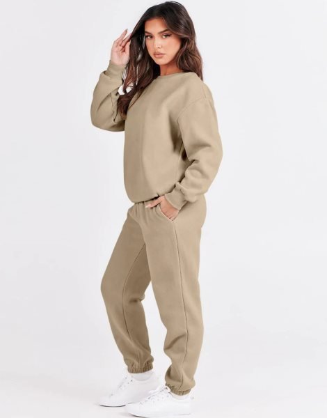 Women's Two Piece Outfits Long Sleeve Crewneck Sweatsuit with Jogger Pants Lounge Sets with Pockets